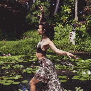 Ruby Chase O'Neil Instagram - Heaven is almost here 🕊️ Will you join the fam?

Join us for a week out of time in Costa Rica to taste Paradise 🌴This multi generational gathering is welcome to both men and women, angels and masters ⚡️

All of these pics are from our previous heaven on earth experiences ❤️ sharing intimate moments of the raw real human experience from the lenses of our divine nature ✨

Seats are filling fast in the retreat center so get yours meow 😻 so stoked to dive in deep with you! 

Xo