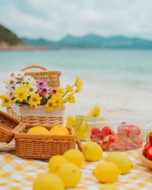 Ruco Chan Instagram - Sun-kissed and feeling fruity🍋

Photography | @raymond.a7c 
Makeup | @renee_316 
Hair | @reallllll