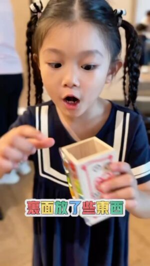 Ruco Chan Instagram - 祝天下母親
母親節快樂！
又要顧大又要顧細
太多瑣碎嘢要處理
仲經常俾人話有咗
😂😂
都仲可以保持平常心
照顧好屋企日常大小事
勁啊💪🏽呢個母親掂呀🤞🏻