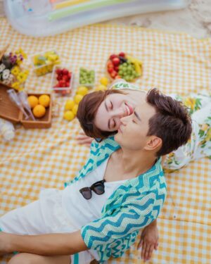 Ruco Chan Instagram - Sun-kissed and feeling fruity🍋

Photography | @raymond.a7c 
Makeup | @renee_316 
Hair | @reallllll