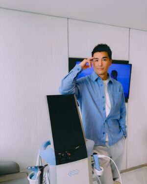 Ruco Chan Instagram - 琴日又通宵，今日即刻搵 @lightmac 安排幫我做次眼袋槍，即刻醒番晒😉
如果唔keep吓，下眼皮可能會鬆弛，眼紋就更加明顯! 

#lightmac #lightmeuppro #yourendlessbeauty #lightuptruechange #美的傳承 #btl #exion  #減淡眼紋 #收緊眼周皮膚