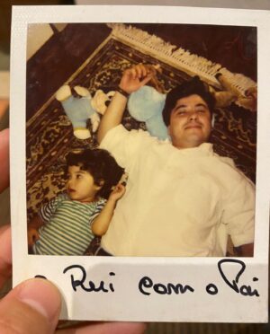 Rui Maria Pêgo Instagram - Tirei o cabelo e rapei as amígdalas. 

14 dias de tramadol, família e gelados. 🍧🍨🍦