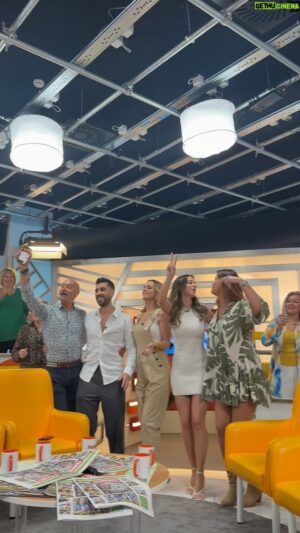 Rui Oliveira Instagram - Venha daí animar o seu dia connosco ! O Manhã Cm hoje conta com muita animação e convidados especiais !