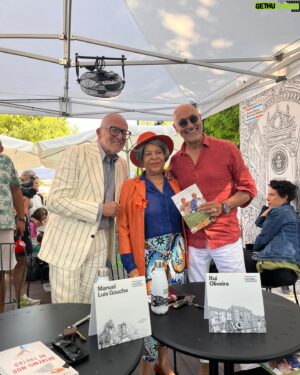 Rui Oliveira Instagram - Obrigado a quantos, e tantos foram, estiveram connosco  esta tarde na Feira do Livro. Obrigado pelos beijos, abraços e palavras amáveis. É bom sermos gostados!  O Rui teria de fazer uma das dele 😀😀. Obrigado @contrapontoeditores @couceirorui @inescondee  1. A senhora da foto chama-se Cremilde. 2. O Rui a entrevistar.  3. Com um casal muito simpático.  4. Maria João Homem-Cardoso ( há tantos anos sem a ver!).