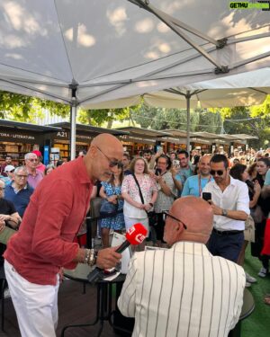 Rui Oliveira Instagram - Obrigado a quantos, e tantos foram, estiveram connosco  esta tarde na Feira do Livro. Obrigado pelos beijos, abraços e palavras amáveis. É bom sermos gostados!  O Rui teria de fazer uma das dele 😀😀. Obrigado @contrapontoeditores @couceirorui @inescondee  1. A senhora da foto chama-se Cremilde. 2. O Rui a entrevistar.  3. Com um casal muito simpático.  4. Maria João Homem-Cardoso ( há tantos anos sem a ver!).