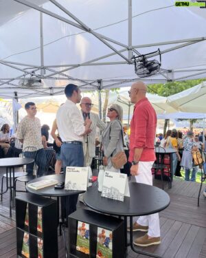 Rui Oliveira Instagram - Obrigado a quantos, e tantos foram, estiveram connosco  esta tarde na Feira do Livro. Obrigado pelos beijos, abraços e palavras amáveis. É bom sermos gostados!  O Rui teria de fazer uma das dele 😀😀. Obrigado @contrapontoeditores @couceirorui @inescondee  1. A senhora da foto chama-se Cremilde. 2. O Rui a entrevistar.  3. Com um casal muito simpático.  4. Maria João Homem-Cardoso ( há tantos anos sem a ver!).