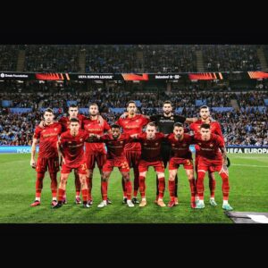Rui Patrício Instagram - Incredible team work yesterday 🔗🤛 level 🆙 💥🙌😉quarter final all together @europaleague Forza Roma 👏