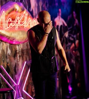Rui Sinel de Cordes Instagram - LISBOA! 😈
Hoje vai ser bom começar a semana de forma ERRADA. 
Mudámos de local para dobrar a lotação… a receita é a mesma, nem um lugar vago! Até já.
WrongComedy
😈❌
📸 @ruben_costa