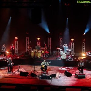 Rui Veloso Instagram - “Ás vezes o amor”,foi o tema(tb referência a uma bela música do @sergio.godinho.oficial ),destes concertos memoráveis no Porto e em Lisboa…obrigado ao Montepio pelo convite e a todos que lá foram. @maro.musica @carolinafontesphotography @nunoalmeidaphoto