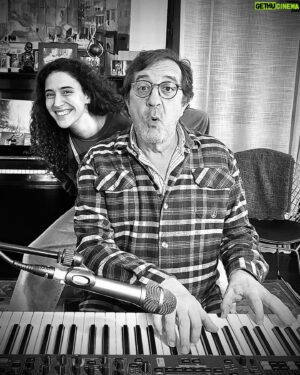 Rui Veloso Instagram - Eu e Maro lá estaremos dia 14 no Coliseu do Porto(já tá cheio!)e no dia 17 no Campo Pequeno em Lisboa(à beirinha de estar cheio!),para umas versões diferentes de canções de amores e desamores…q seria de uns sem os outros? Inté,lá vos esperamos!!
