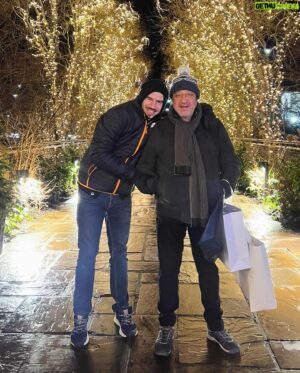 Rui Veloso Instagram - Goodbye London!! O amigo @_caetano_music foi um anfitrião 🔝🔝!
Vão ouvir a música dele,vale a pena…cheers!!