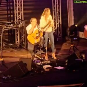 Rui Veloso Instagram - Ontem,no Club Naval do Funchal,a Cuca estava lá e veio dar uma perninha no final,e muito bem! Foi um belo concerto em trio,uma enchente(mais de 2000!)da boa gente da Madeira! E afinados! Até Junho! Obrigado a todos q lá foram! @cucaroseta @eduardo.espinho @alexmanaia