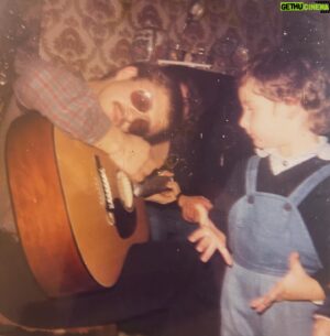 Rui Veloso Instagram - Este puto faz hoje 47 anos!! Parabéns Bubinha(era assim há 47 anos),ou Bruno Salgado! E aos pais Jorge e Linda…
