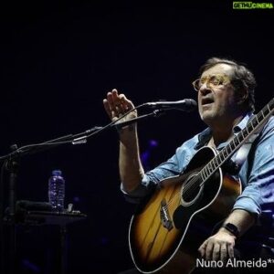 Rui Veloso Instagram - “Ás vezes o amor”,foi o tema(tb referência a uma bela música do @sergio.godinho.oficial ),destes concertos memoráveis no Porto e em Lisboa…obrigado ao Montepio pelo convite e a todos que lá foram. @maro.musica @carolinafontesphotography @nunoalmeidaphoto