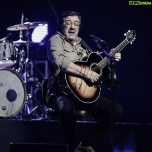 Rui Veloso Instagram - “Ás vezes o amor”,foi o tema(tb referência a uma bela música do @sergio.godinho.oficial ),destes concertos memoráveis no Porto e em Lisboa…obrigado ao Montepio pelo convite e a todos que lá foram. @maro.musica @carolinafontesphotography @nunoalmeidaphoto