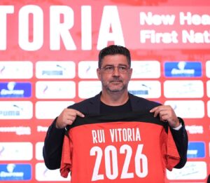 Rui Vitória Instagram - Today, I celebrate one year of service with this incredible team. 🇪🇬
I was warmly welcomed by the players and the passionate 120 million Egyptians.
It has been extremely rewarding to coach this group of players and be involved in the evolution of Egyptian football. This country has become a second home to me, and being the National Coach fills me with pride!

Thank you to all the players, coaching staff, officials, fans, and everyone who is part of this journey.

Hoje, celebro um ano ao serviço desta incrível seleção. 🇪🇬
Fui recebido de braços abertos pelos jogadores e pelos apaixonados 120 milhões de egípcios. 
Tem sido bastante gratificante treinar este conjunto de jogadores e estar envolvido na evolução do futebol egípcio. 
Este país tornou-se uma segunda casa para mim e ser o Selecionador Nacional enche-me de orgulho!

Obrigado a todos os jogadores, equipa técnica, dirigentes, adeptos e a cada pessoa que faz parte desta jornada

اليوم ، أحتفل بسنة واحدة من الخدمة مع هذا الفريق الرائع. 🇪🇬

لقد تم الترحيب بي بشغف  من قبل اللاعبين والشغوفين البالغ عددهم 120 مليون مصري.

لقد كان من المجزي للغاية تدريب هذه المجموعة من اللاعبين والمشاركة في تطور كرة القدم المصرية. أصبحت هذه الدولة موطنًا ثانيًا لي ، وكوني المدرب الوطني يملأني بالفخر!

شكراً لجميع اللاعبين والجهاز الفني والمسؤولين والمشجعين وكل من شارك في هذه الرحلة