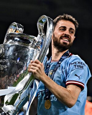 Rui Vitória Instagram - Que bom é ver o sucesso de gente talentosa e dedicada com quem me cruzei. Estavam destinados a coisas grandes e, à distância, é impossível não ficar satisfeito. Muito parabéns, Ederson e Rúben Dias! Muitos parabéns também ao Bernardo Silva e ao João Cancelo, outros portugueses a escrever história na Champions. Desfrutem da conquista, bem merecem pelo que fizeram na temporada e nesta final 👏 

How good it is to see the success of talented and dedicated people I came across. They were destined for great things, and from a distance it's impossible not to be happy. Congratulations Ederson and @rubendias! Congratulations also to @bernardocarvalhosilva and João Cancelo, another portuguese writing history in the @championsleague. Enjoy your celebration, well deserving for what you did in the season and in this final 👏
