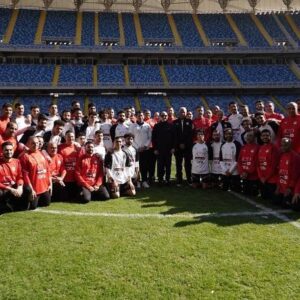 Rui Vitória Instagram - Today, in the heart of our preparation stage for the AFCON 2024, we lived a truly inspiring moment. We had the honor of hosting a visit from the President of Egypt, Abdel Fattah Saeed Hussein Khalil as-Sisi, during our training session. His presence brought a profound impact and an unparalleled energy to our team.

This visit is not merely a symbolic gesture, but a clear sign of support and the importance of football in our society. Yesterday, we were equally blessed with the presence of the Minister of Sports, Ashraf Sobhi, whose constant presence in our stages is a testament to our government’s continuous commitment to sport.

These moments, always with the support and presence of the Egyptian Football Association, represented by its President, Gamal Allam, strengthen our spirit and reinforce our mission to bring pride and joy to the country through football. With each training, with each game, we are getting closer to achieving greatness in AFCON 2024. Together, we are stronger, united.

‎اليوم، في قلب مرحلة التحضير ل AFCON 2024، عشنا لحظة ملهمة حقا. تشرفنا باستضافة زيارة من رئيس جمهورية مصر العربية ، الرئيس عبد الفتاح السيسي، خلال جلستنا التدريبية. جلب وجوده تأثيرا عميقا وطاقة لا مثيل لها لفريقنا.

‎هذه الزيارة ليست مجرد لفتة رمزية، ولكنها علامة واضحة على الدعم وأهمية كرة القدم في مجتمعنا. بالأمس، كنا مباركين بنفس القدر بحضور وزير الرياضة، أشرف صبحي، الذي يعد وجوده المستمر في مراحلنا شهادة على التزام حكومتنا المستمر بالرياضة.

‎هذه اللحظات، دائما بدعم وحضور الاتحاد المصري لكرة القدم، ممثلا برئيسه، جمال علام، تعزز روحنا وتعزز مهمتنا لجلب الفخر والفرح إلى البلاد من خلال كرة القدم. مع كل تدريب، مع كل لعبة، نقترب من تحقيق العظمة في AFCON 2024. معا، نحن أقوى ومتحدون.