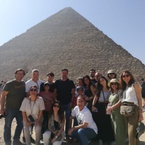 Rui Vitória Instagram - Family and friends always close. Egypt is now our home. It’s a privilege to get to know the places and the culture better and better. Cairo, Aswan, Luxor and tomorrow we go to Hurgada 🇪🇬

A família e os amigos sempre por perto. O Egipto é, agora, a nossa casa. Um privilégio conhecer cada vez melhor a cultura e os lugares. Cairo, Aswan, Luxor e amanhã seguimos para Hurgada 🇪🇬