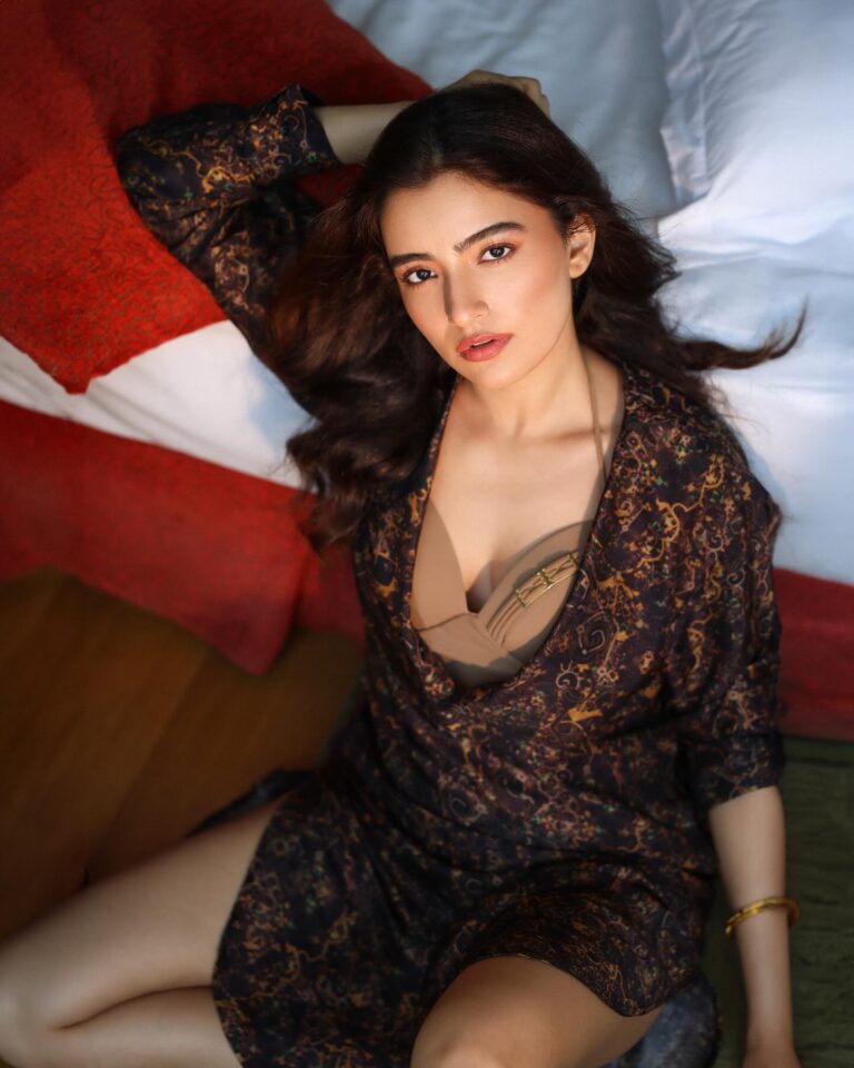 Actress Rukshar Dhillon HD Photos and Wallpapers May 2024