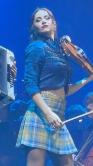 Rusanda Panfili Instagram - The „Sherlock“ attitude 🕵️‍♀️🧐💪

Oslo Tonight!!! Show No.33/35 

Thanks to all of you who have been sending me videos from the audience! So much fun to actually see how our performance looks and feels like from where you are seated! 
🙏🙏🙏