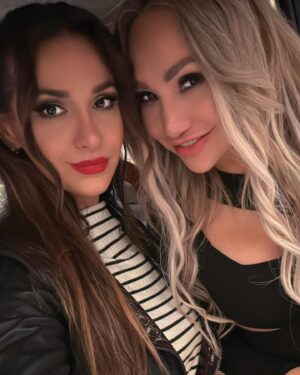 Rusanda Panfili Instagram - So glad to be reunited in Barcelona and perform on stage with @andreabocelliofficial ❤️

@rusandapanfili @cristinapasaroiu 
#romanianpower