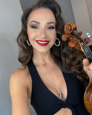 Rusanda Panfili Instagram - Today I had an amazing session with my friend @teodoracello refining one of my new compositions for violin and cello. Can’t wait to play this piece very soon as a premiere in South Tirol ! 

#composer #newclassical #duo #violin #cello #composing #work #music #musician