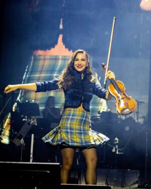 Rusanda Panfili Instagram - Dublin, you exceeded all expectations ! 
The energy exchange between us and the audience tonight was incredible! 
Thank you thank you thank you 🙏 

@worldofhanszimmer 
Photo by @filmmusik_konzertfotografie 
Wearing @rettl1868