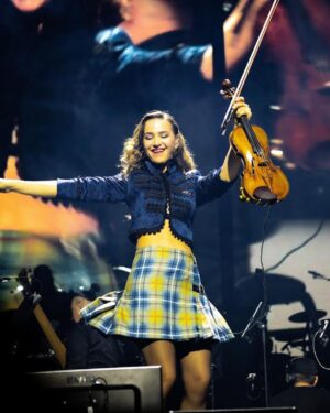 Rusanda Panfili Instagram - Dublin, you exceeded all expectations ! 
The energy exchange between us and the audience tonight was incredible! 
Thank you thank you thank you 🙏 

@worldofhanszimmer 
Photo by @filmmusik_konzertfotografie 
Wearing @rettl1868