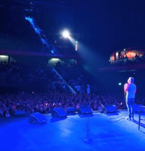 Russell Howard Instagram - Wow! That was amazing Hull! Incredible crowd again. #paper #rimupnorth #adventurous