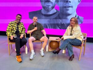 Russell Tovey Instagram - SOUND CHECK!! APPLE Covent Garden!!!! See you all at 8pm!!!! They’ve closed the whole store for us!!! SELF ESTEEM - BIG MAN ERA BEGINS!!!❤️‍🔥❤️‍🔥❤️‍🔥❤️‍🔥❤️‍🔥❤️‍🔥 @selfesteemselfesteem x @talkart x @apple 

🎧 This special episode will air next week on the podcast