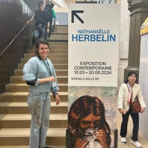 Russell Tovey Instagram - Season 22 begins! 🎨✨ New @TalkArt! We meet artist Nathanaëlle Herbelin @NathanaelleHerbelin to discuss her major solo show in Paris. A constant visitor to the Musée d’Orsay’s collections since childhood, Herbelin has been invited to put her canvases and sources of inspiration into perspective. An heiress to Les Nabis (a group of young French artists active in Paris from 1888 until 1900, who played a large part in the transition from Impressionism), the artist brings their favorite subjects, daily life, domestic interiors and intimacy, up-to-date in resolutely contemporary compositions.

The presentation of her work at the Musée d’Orsay is very much in line with one of the focuses of the museum’s cultural project, which consists of extending “Orsay’s polyphony” to less classical artistic figures, in this case by presenting an emerging artist who has already won considerable critical praise. Her meteoric career since she graduated from the Paris School of Fine Arts less than ten years ago has drawn a great deal of attention and will also provide an opportunity to highlight the Musée d’Orsay’s interest in artists attending the school that is its neighbor, especially the alumni fascinated by its collections.

Herbelin has cited Les Nabis—a group of young painters active in Paris during the late 19th century—as a central influence in her practice. Most notably, she takes inspiration from the stylistic poetry that art historical figures such as Pierre Bonnard applied to domestic scenes.

This modern twist should indisputably be able to resonate with the paintings of Pierre Bonnard, Edouard Vuillard and Felix Vallotton, hung permanently in these galleries, with no conflict or impression of imitation since the world of Nathanaëlle Herbelin remains so sensitive and unique.

🔗 Follow @NathanaelleHerbelin and visit the exhibition until 30th June 2024 in Paris @MuseeOrsay

❤️‍🔥 Big thank you’s to the exhibition’s curator @GausserandNicolas and to her galleries @XavierHufkens and @GalerieJousseEntreprise 🎨🇫🇷 We love her paintings and think you will too #NathanaelleHerbelin
