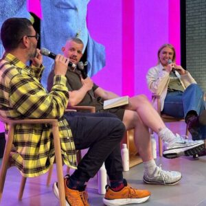 Russell Tovey Instagram - 🎨✨ New @TalkArt! Live at Apple Covent Garden. We meet Rebecca Lucy Taylor aka Self Esteem @SelfEsteemSelfEsteem to celebrate her first new music in 3 years, the new single Big Man featuring @MoonchildSanelly. Recorded in front of a live audience of 400 art lovers, we explore her rise to fame over the past few years, what it was like playing the Sally Bowles lead in Cabaret on London’s West End and her love of art and how artists continue to inspire her creative process while recording her third album. 

We discuss her admiration for artists including @LindseyMendick, Marina Abramović @AbramovicInstitute, @TraceyEminStudio, @CindySherman, @CorbinShaww and @JennyHolzerStudio. Her passion for visiting museums like @YSPsculpture, @Hayward.Gallery and artist degree shows, responding to Tony Soprano and masculine archetypes in her new imagery and what it feels like to be permanently hanging on the walls in the @NationalPortraitGallery collection, in a portrait by photographer Karina Lax @KarinaLaxPhoto.

Rebecca Lucy Taylor, known professionally by her stage name Self Esteem, is an award winning English singer-songwriter. Nominated at the Brit Awards and the Mercury Music Prize for her last hit album, Prioritise Pleasure, Self Esteem had sell-out tours at ever-growing venues across the UK and played the largest gigs of her career including Glastonbury – in recognising herself and others, Rebecca Taylor has made countless people feel esteemed.

We love Self Esteem SO much! You can stream her new single, which is without doubt THE song of the summer BIG MAN, and also listen to her award-winning album PRIORITISE PLEASURE now at Spotify, Apple or wherever you listen to your music!!! View her new video for BIG MAN on YouTube now.

🔗 Follow @SelfEsteemSelfEsteem on Instagram and @SelfEsteem___ on X.