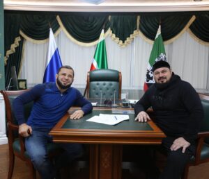 Rustam Kerimov Instagram - Салам алейкум !!! Приветствую всех🤝С сегодняшнего дня я официально представляю  клуб АХМАТ @akhmat_mma 💪🏻 огромная благодарность за поддержку @ya_pomoshnik_kra_95  буду радовать вас победами дальше 🙏☝🏻 так же огромная благодарность @za.vismuradov_95  @edilov_valid_kra искренне рад быть частью клуба АХМАТ 💣