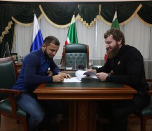 Rustam Kerimov Instagram - Салам алейкум !!! Приветствую всех🤝С сегодняшнего дня я официально представляю  клуб АХМАТ @akhmat_mma 💪🏻 огромная благодарность за поддержку @ya_pomoshnik_kra_95  буду радовать вас победами дальше 🙏☝🏻 так же огромная благодарность @za.vismuradov_95  @edilov_valid_kra искренне рад быть частью клуба АХМАТ 💣
