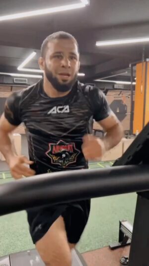 Rustam Kerimov Instagram - Начинаю идти к новой цели @akhmat_mma  заберу то , что принадлежит нам ☝🏻 @aca_mma