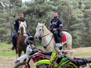 Rustam Kerimov Instagram - 🐴 или 🏍 ? Пусть Всевышний оберегает всех нас 🙏