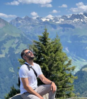 Rüzgar Aksoy Instagram - Bilen bilir benim meskenim…🏔️🌲 
#alpler #isviçre ve aşk ❤️👉