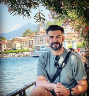 Rüzgar Aksoy Instagram - Yolculuk sürecek…Çok iş var sonra😉 #bellagio #milano