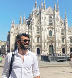 Rüzgar Aksoy Instagram - Yolculuk sürecek…Çok iş var sonra😉 #bellagio #milano