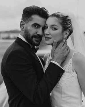 Rüzgar Aksoy Instagram - Sevgili dostlarımız @yasse_s &  @ruzgaraksoy ile düğün öncesi muhteşem bir “Save the date” çekimi gerçekleştirdik 😍 Serinin devamı çok yakında … 🥳

Bu muazzam gelinlik @haremsuarebridal 💃 
Makyaj @makeupdenizsahin 
Saç @tunahankylr 

#savethedate #wedding #weddingday #düğün #gelindamat #gelin #bride