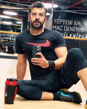 Rüzgar Aksoy Instagram - #workout time 💪🏽🤜🤛