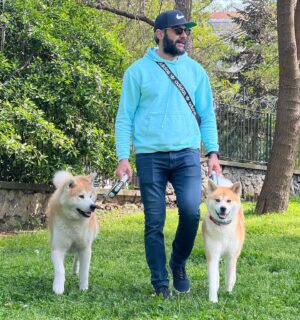 Rüzgar Aksoy Instagram - Bayram gezmesi 🎉😎

#akitainu 🐕 #bestfriends #bayramınızkutluolsun ❤️😊