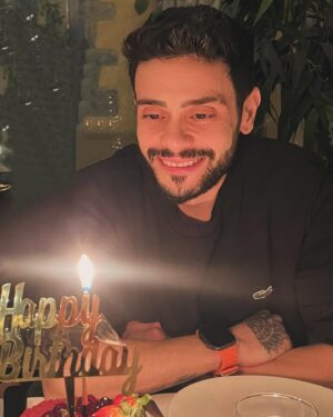 Rüzgar Erkoçlar Instagram - Işığım ilk kendimi sonra etrafımı aydınlatsın her zaman🪷✨ 
Ruhum bedenim birçok deneyim kazandı bütün boyutlardaki en iyi versiyonum olma haline 1 sene daha yol aldım..
O kadar güçlü ruhlarız ki..Ne denli mucizevi bir şekilde yaratıldığımıza değinmeyeceğim bile..sonsuz ışık parçasının bütünü ve bütün..Şükürler olsun her bir anıma hamdolsun🙏🏼🙌🏼 #38 #11