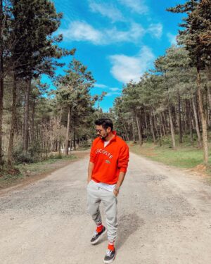 Rüzgar Erkoçlar Instagram - Renklerin içinde,düşlerin içinde,doğmak sessizce📍