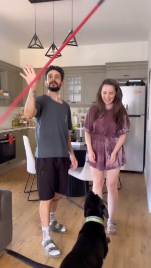 Rüzgar Erkoçlar Instagram - ROUND 2 - ben yaptım 🤩

Göründüğü kadar kolay değil sopayı aşağa doğru iyice eğip bükmeden bacaklarınızı geçiriyorsunuz deneyenleri yoruma bekliyoruz🤗❤️

#round #couple #couplegoals #couplechallenge #reelsinstagram #reels #fyp #keşfet