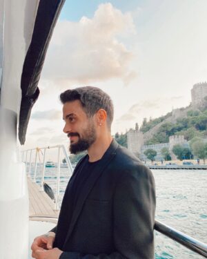 Rüzgar Erkoçlar Instagram - Bazen kirli kalabalıklar yerine kaliteli yalnızlığı tercih ettiğimiz doğrudur😉