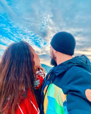 Rüzgar Erkoçlar Instagram - İnsana en çok sevgi yakışıyor..
Gökyüzüne bütün mevsimler..
Yüreğime ise sen .. 22 ❣️🧿 @tugba.erkoclar