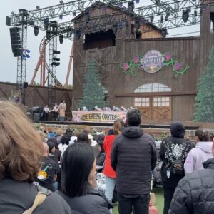 Ryan Bergara Instagram - The boysenboy returns to the boysenberry fest. Thanks @knottsberryfarm for having me out as always! And also for letting me check out the brand new @knottshotel, it looks great!