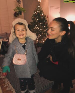 Ryan Cooper Instagram - Happy Mother’s Day to the best mumma!! @lizzyterese Thank you for imparting your style, kindness and cereal review humor to our nugget. 🙏❤️